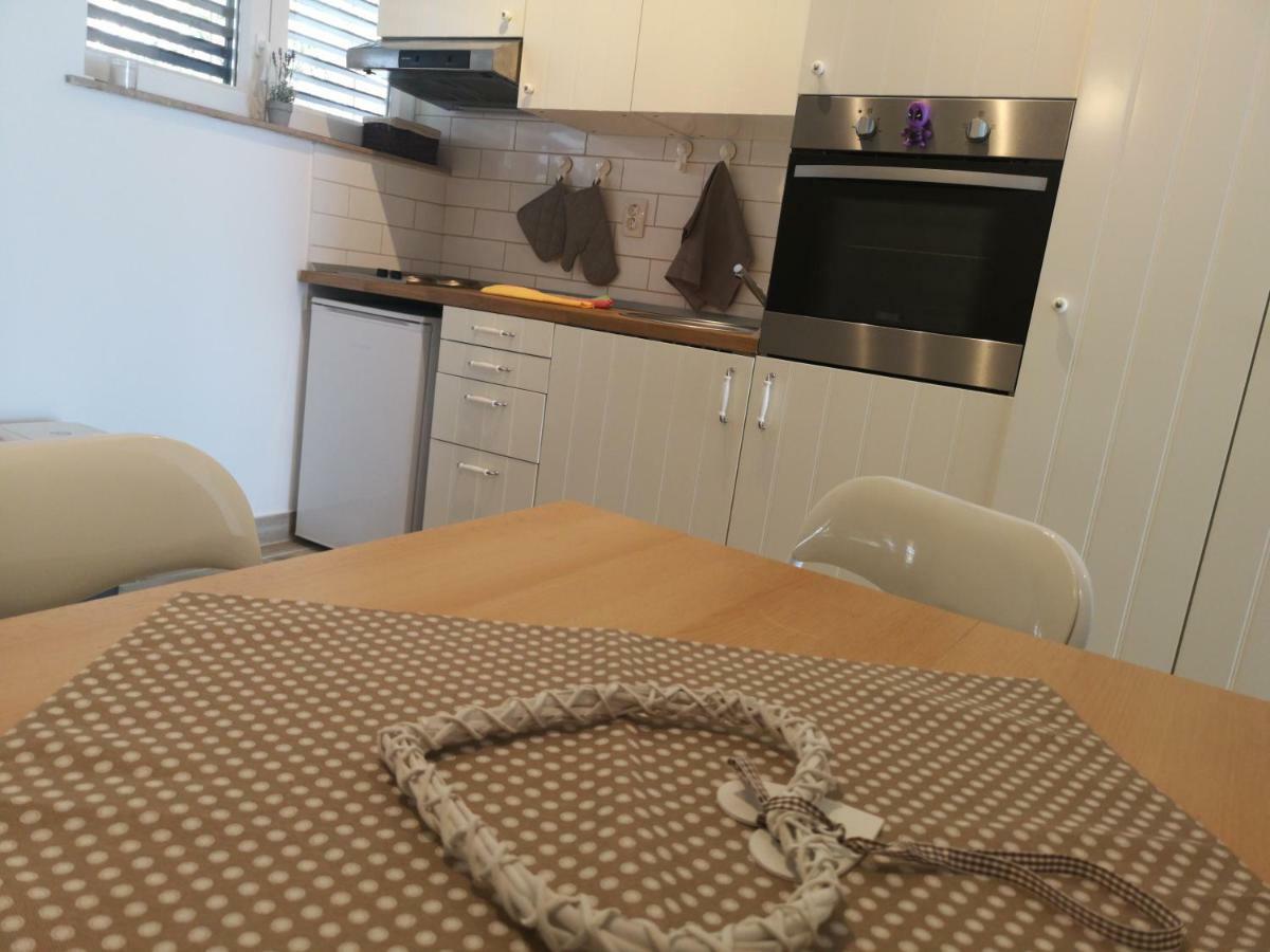 Apartman Studio Kod Ujevica 巴什卡沃达 外观 照片